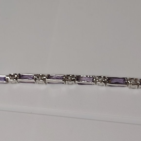 6.75 Inch Pretty Purple Bracelet - Picture 9 of 14